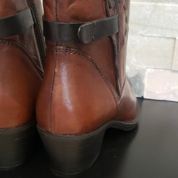 Clarks Women's Maymie Skye Boot (H108-20) - Picture 5 of 9